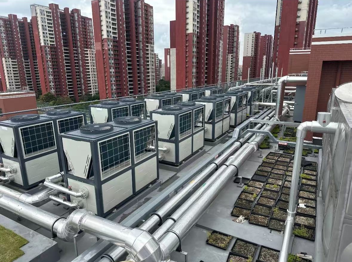 ¡Nuevo punto de referencia en ahorro de energía y reducción de costes! El sistema inteligente de bomba de calor de doble fuente remodela las soluciones energéticas para hoteles y complejos comerciales ¡Nuevo punto de referencia en ahorro de energía y reducción de costes! El sistema inteligente de bomba de calor de doble fuente remodela las soluciones energéticas para hoteles y complejos comerciales