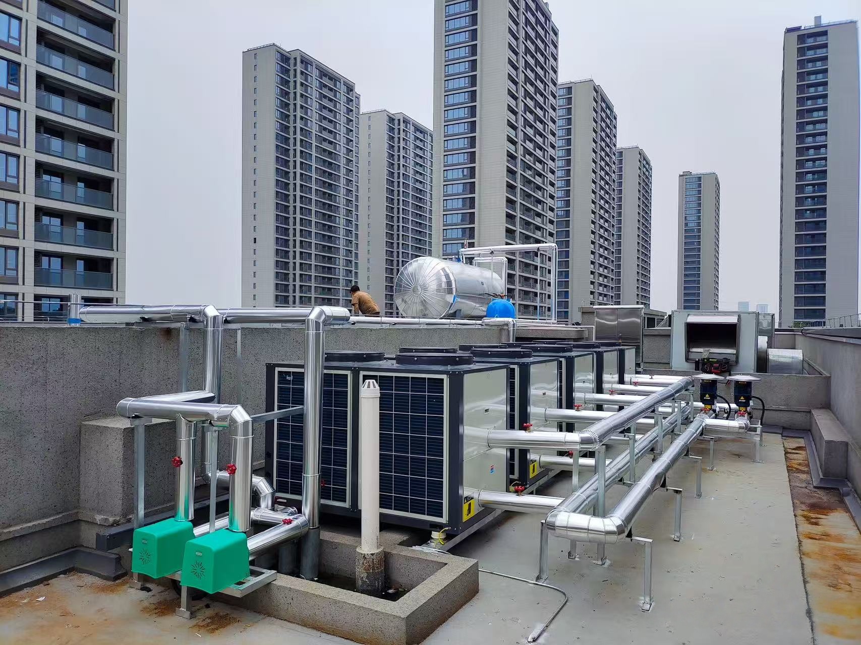 Las fluctuaciones energéticas internacionales se han intensificado y las bombas de calor de doble fuente ofrecen conservación de energía, estabilidad, reducción de costos y mejora de la eficiencia.